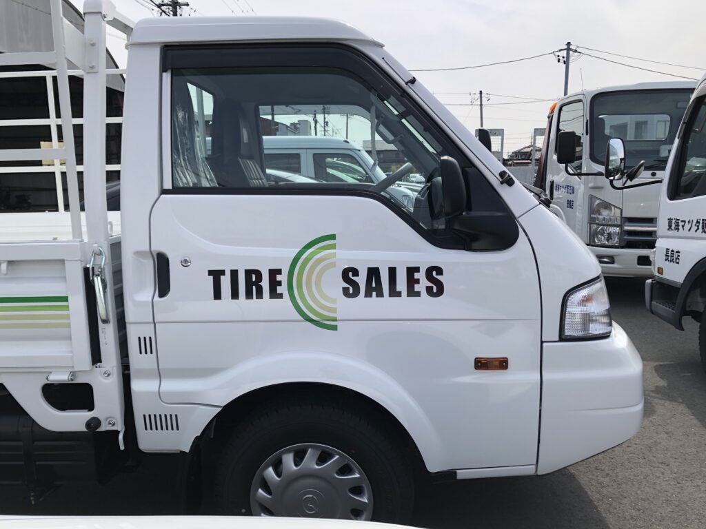 タイヤセールス　車両マーキング