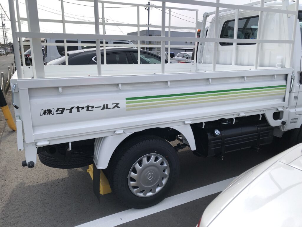 タイヤセールス　車両マーキング