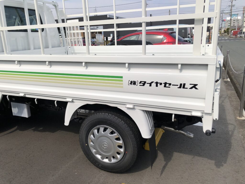 タイヤセールス　車両マーキング