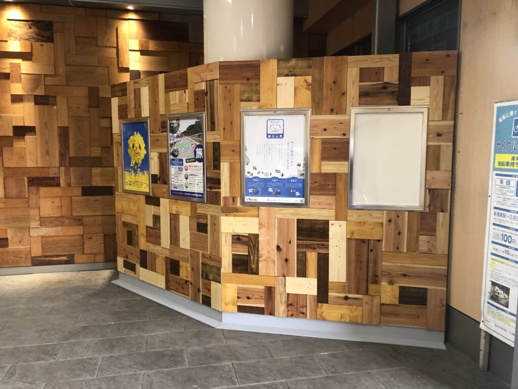新豊橋駅　衝立　パーテーション