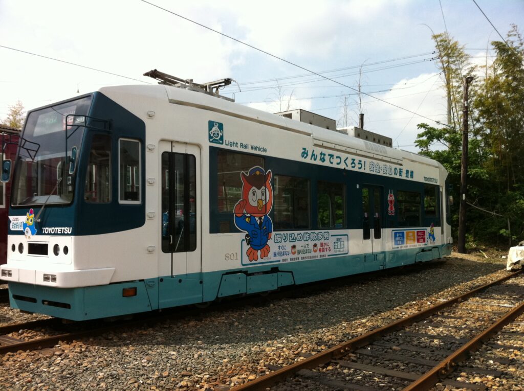 市電801号　パト電車　カーラッピング